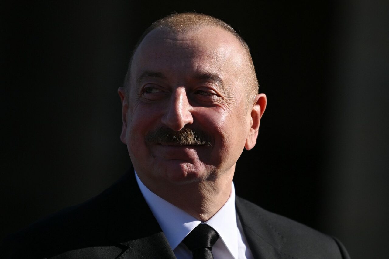 Continuă tensiunile dintre Franța și Azerbaidjan: Aliyev promite să susțină lupta teritoriilor franceze pentru independență. De la ce a pornit totul