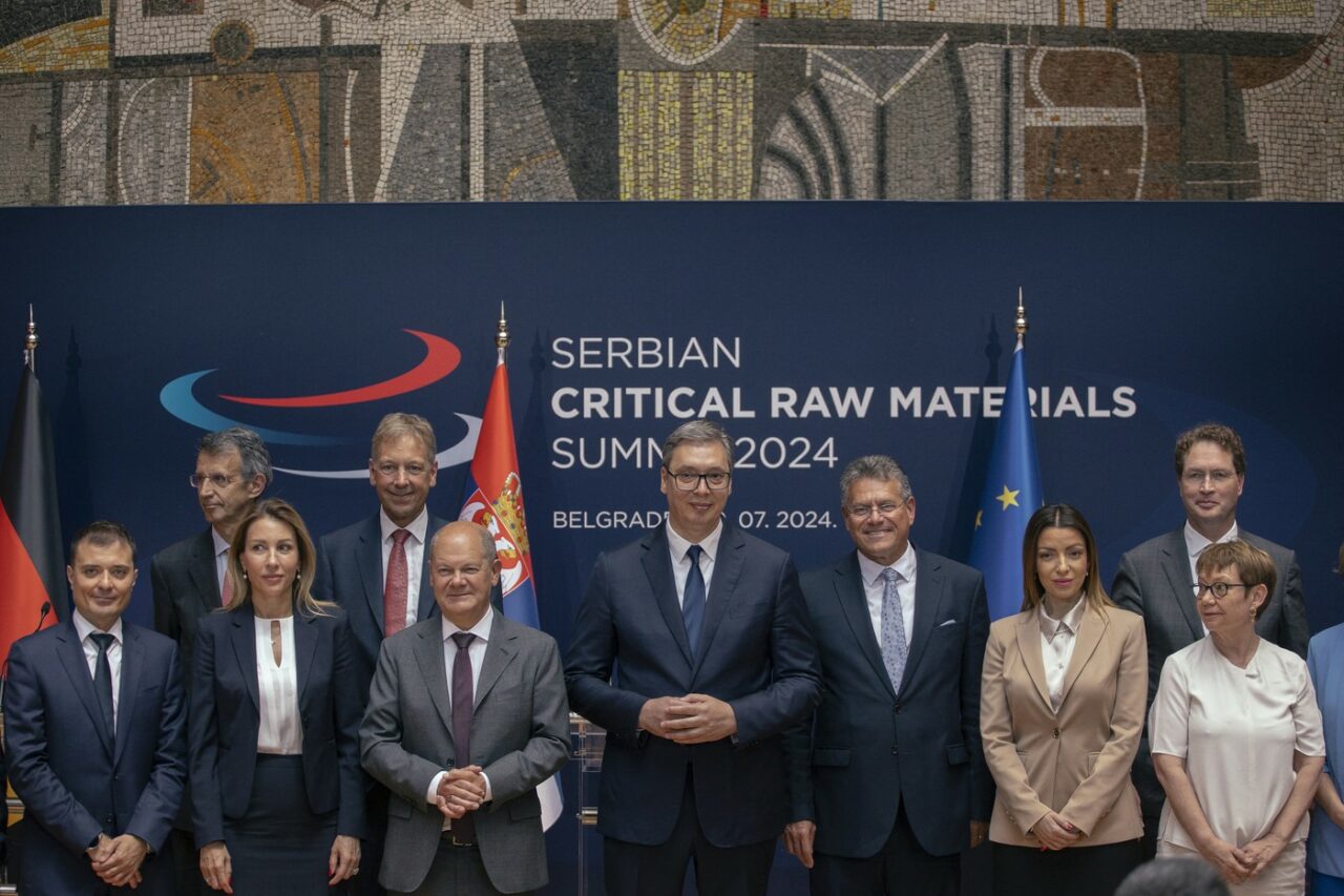 Serbia VISEAZĂ la acorduri cu marii producători auto datorită resurselor de LITIU