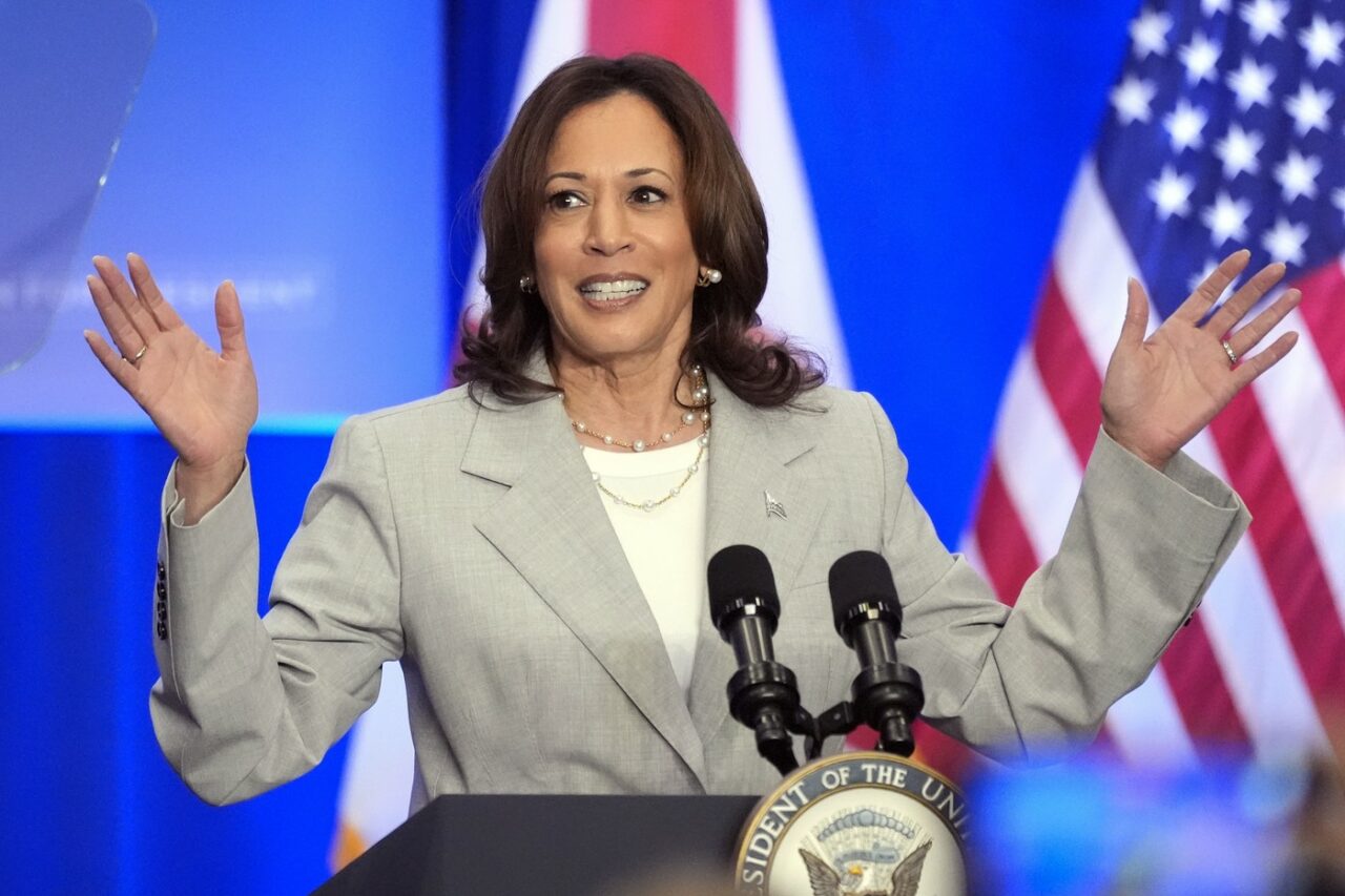 Cine este KAMALA Harris, propunerea lui Joe Biden pentru Casa Albă