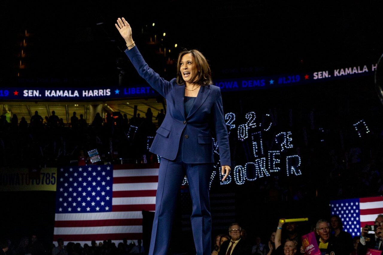 Kamala Harris a convins-o pe Nancy PELOSI!/Câți democrați i-au promis votul