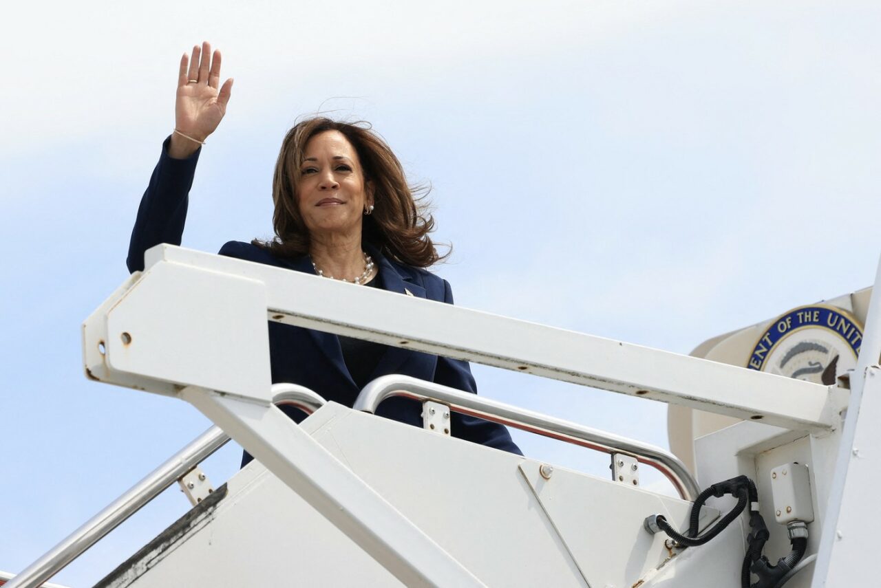Financial Times: John Shapiro, Mark Kelly și Roy Cooper, FAVORIȚI pentru candidatura la funcția de vicepreședinte al SUA alături de Kamala Harris