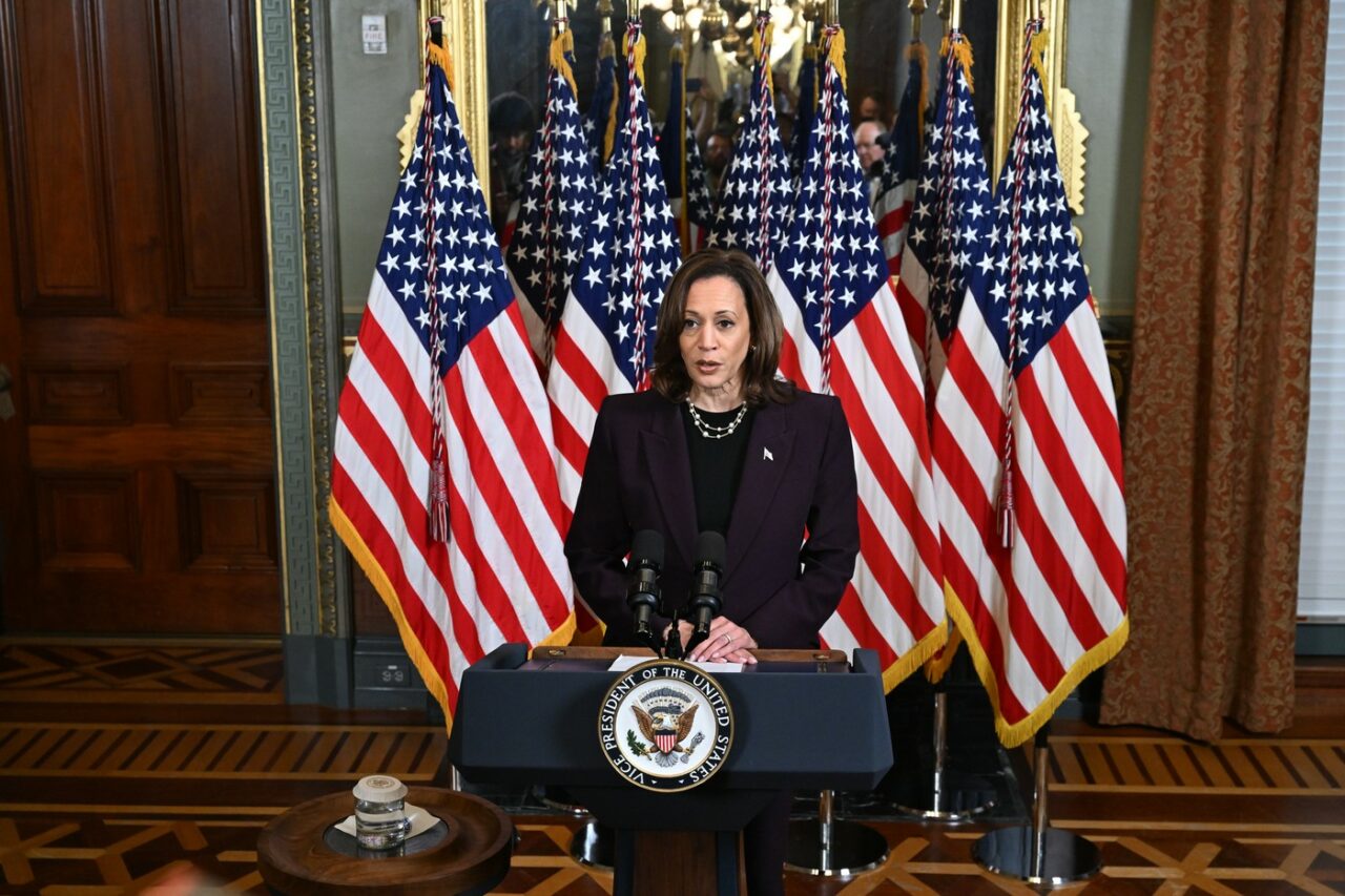 Kamala Harris l-a selectat pe TIM WALZ candidat pentru funcția de vicepreședinte al Statelor Unite