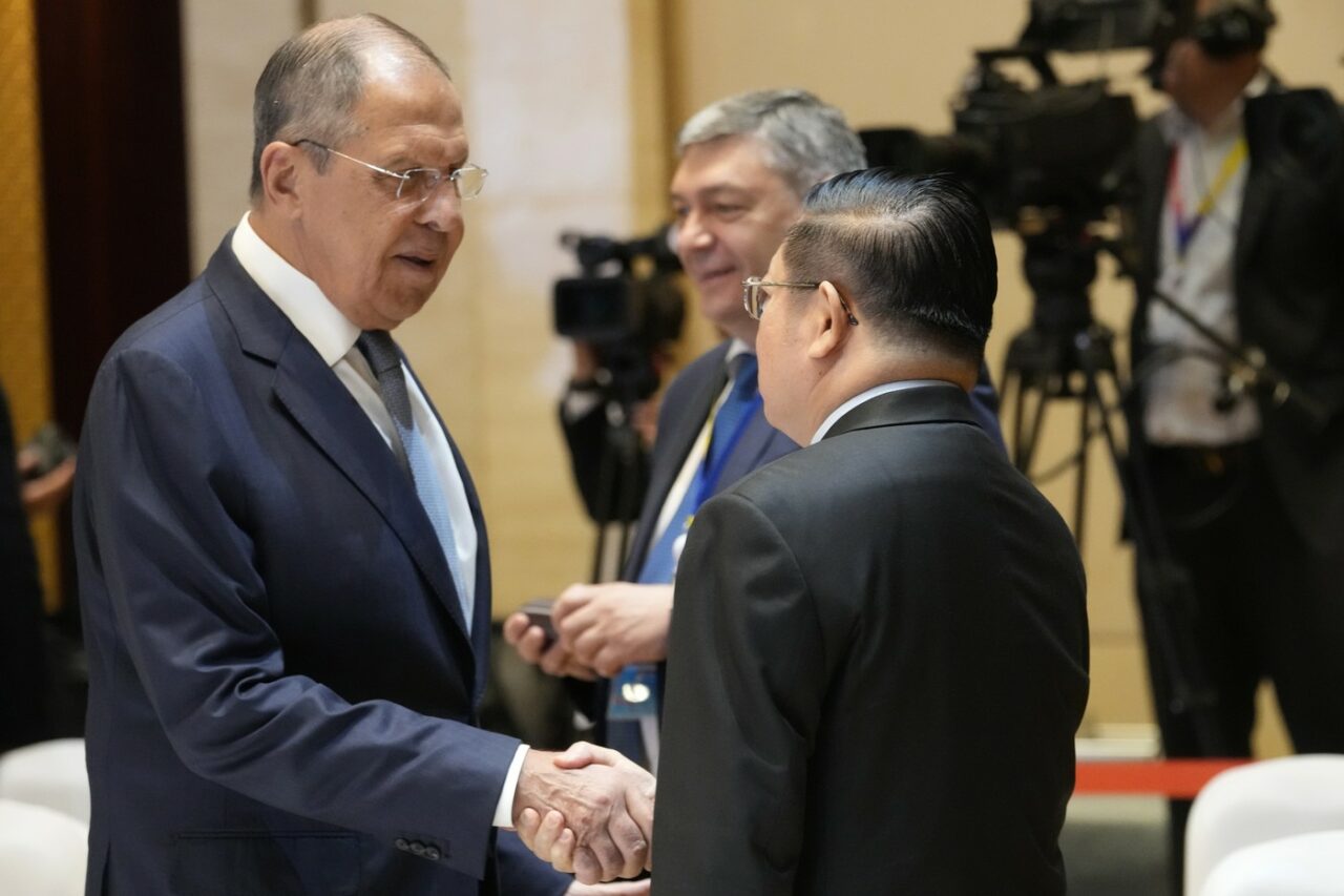 Ministrul de Externe, Serghei Lavrov, și omologul său chinez au discutat demararea unui proiect de SECURITATE, în Eurasia, pe model NATO