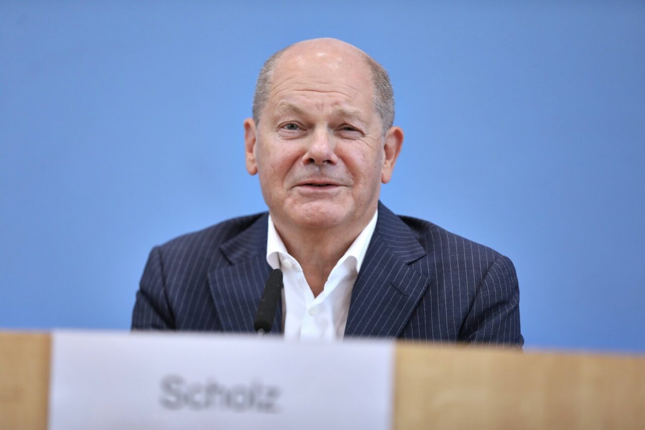 Scholz vrea intensificarea acțiunilor de combatere a IMIGRAȚIEI și anunță controale în interiorul Schengen