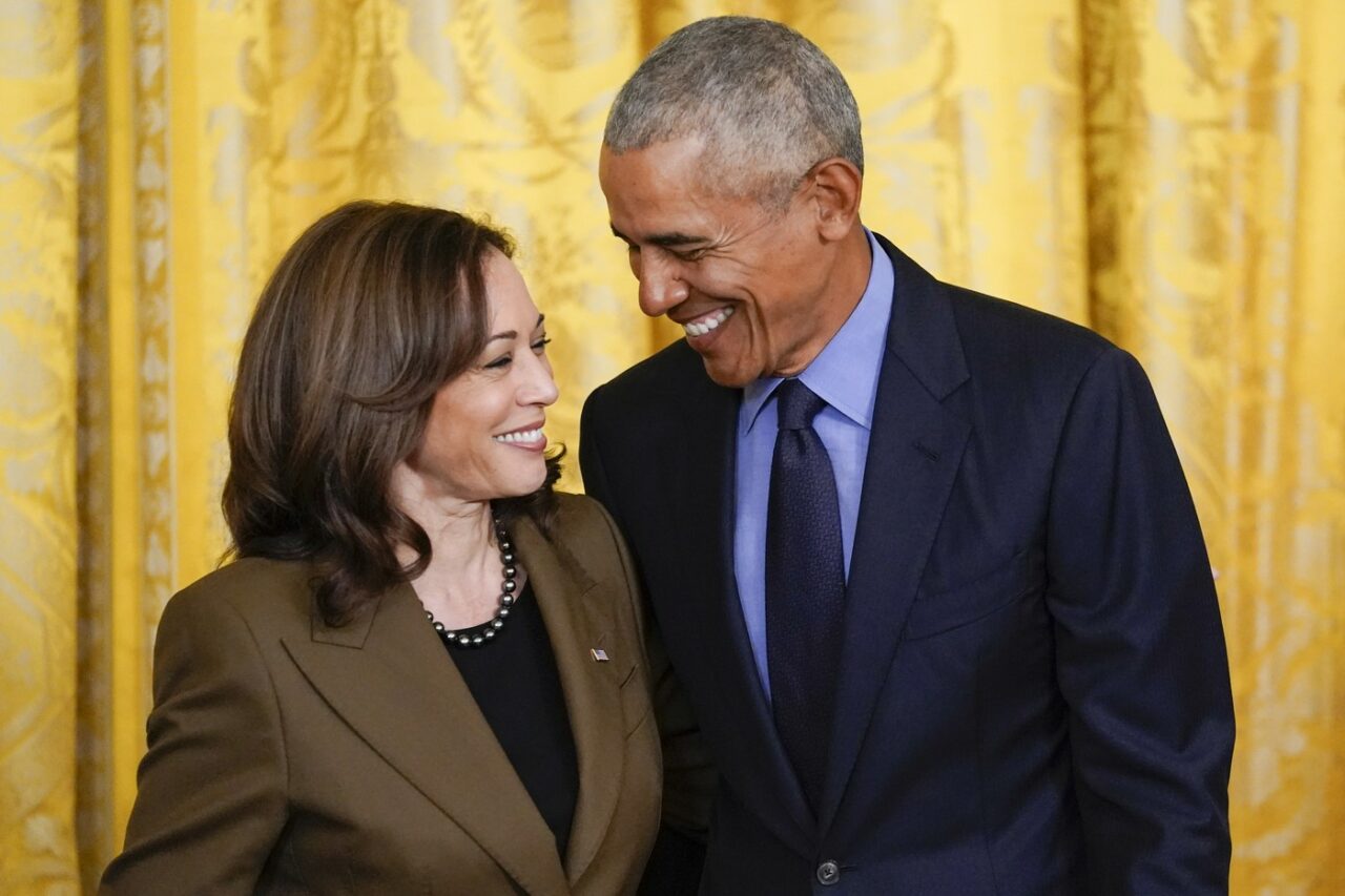 Barack și Michelle Obama își anunță public susținerea pentru Kamala Harris