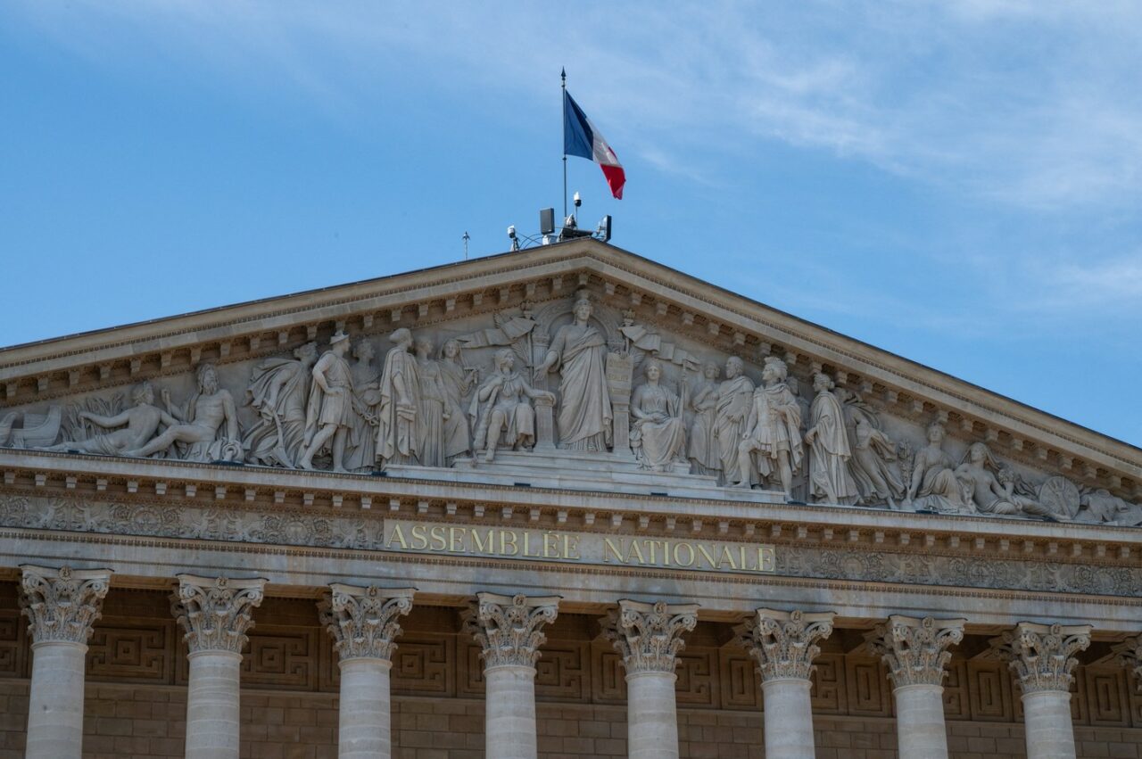Financial Times: Impasul politic din Franța AMENINȚĂ un deceniu de progrese economice solide