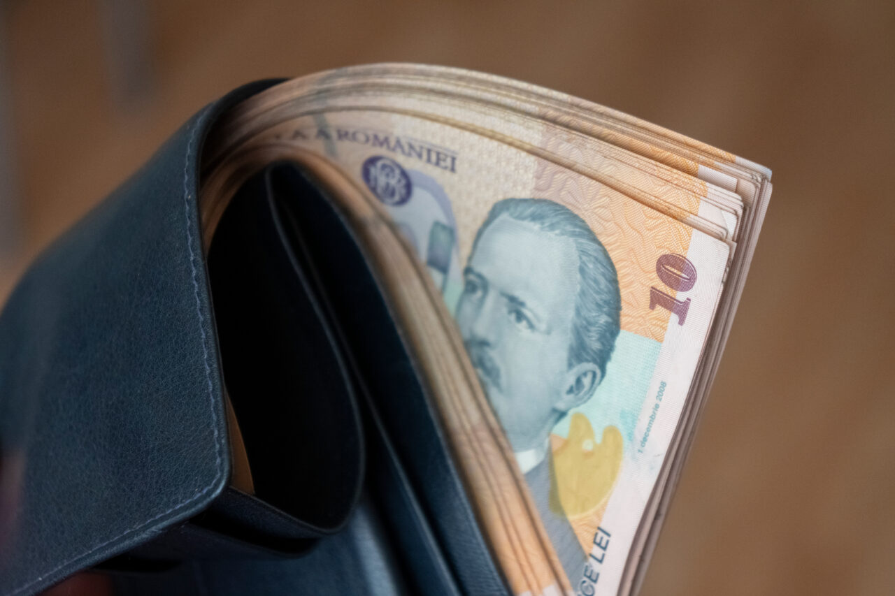 Pensia pe care o va încasa un român care a muncit 35 de ani pe salariul minim. Suma surprinzătoare