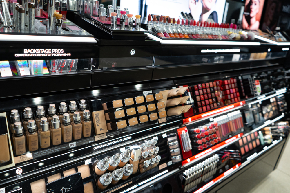 ALERTĂ în magazine: Substanțe interzise descoperite în produsele COSMETICE