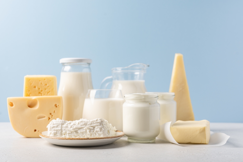 Brânză și lactate EXPIRATE în magazinele din România. ANPC a confiscat tone de produse și a dat amenzi usturătoare