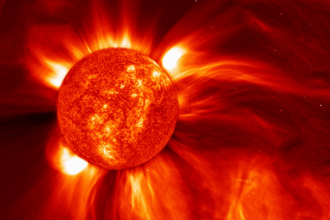 Pământul a fost lovit de o furtună geomagnetică G1 (minoră). Sunt rețelele electrice și internetul în pericol?