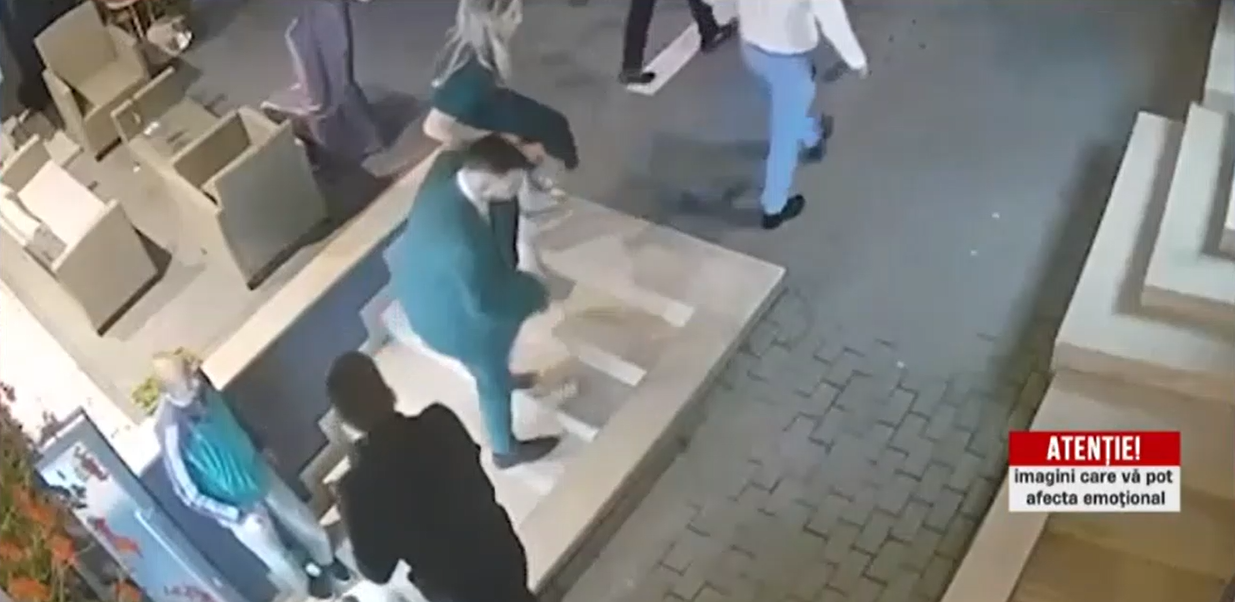 Incident ȘOCANT la un restaurant din Craiova: Un jandarm a LOVIT-O pe proprietara localului după ce a refuzat să achite nota de plată
