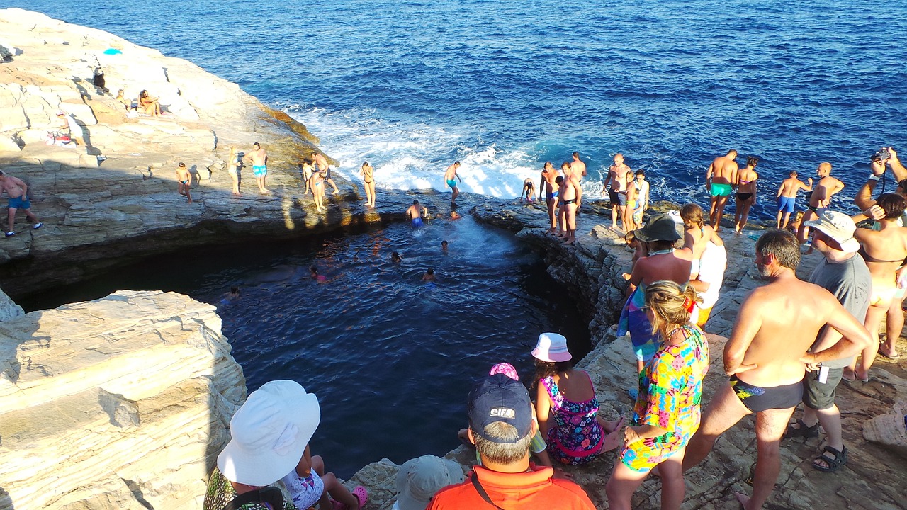 Un român a fost găsit MORT pe insula Thassos din Grecia