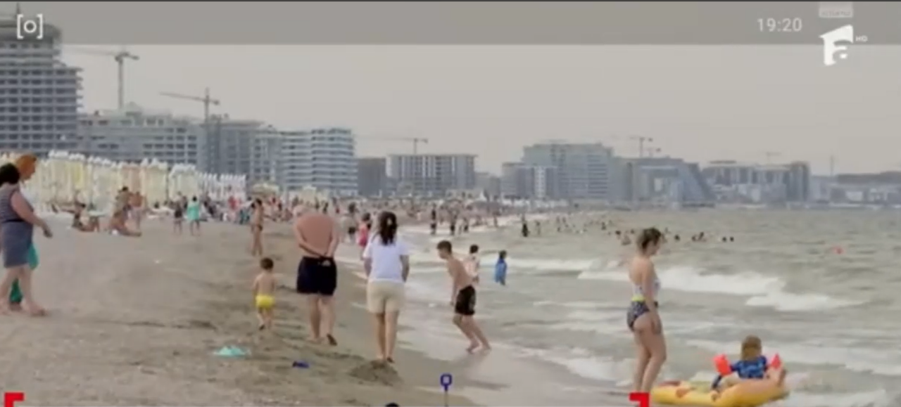Peste 90% grad de ocupare pe litoralul românesc, la sfârșitul săptămânii. Turiștii sunt dornici să se răcorească în apa mării