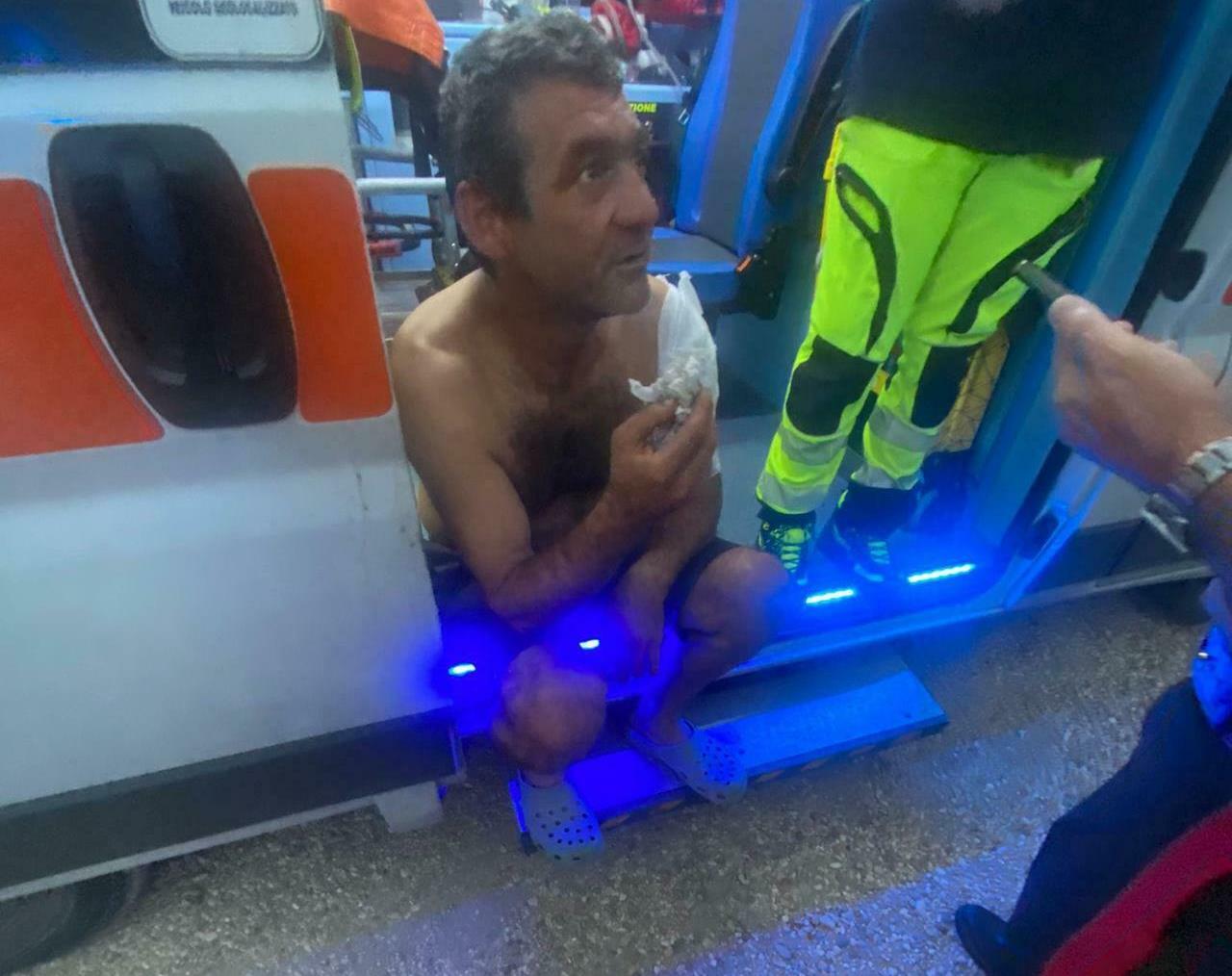Costel, un român stabilit în ITALIA, a fost înjunghiat când a intervenit să își apere vecina de fratele violent