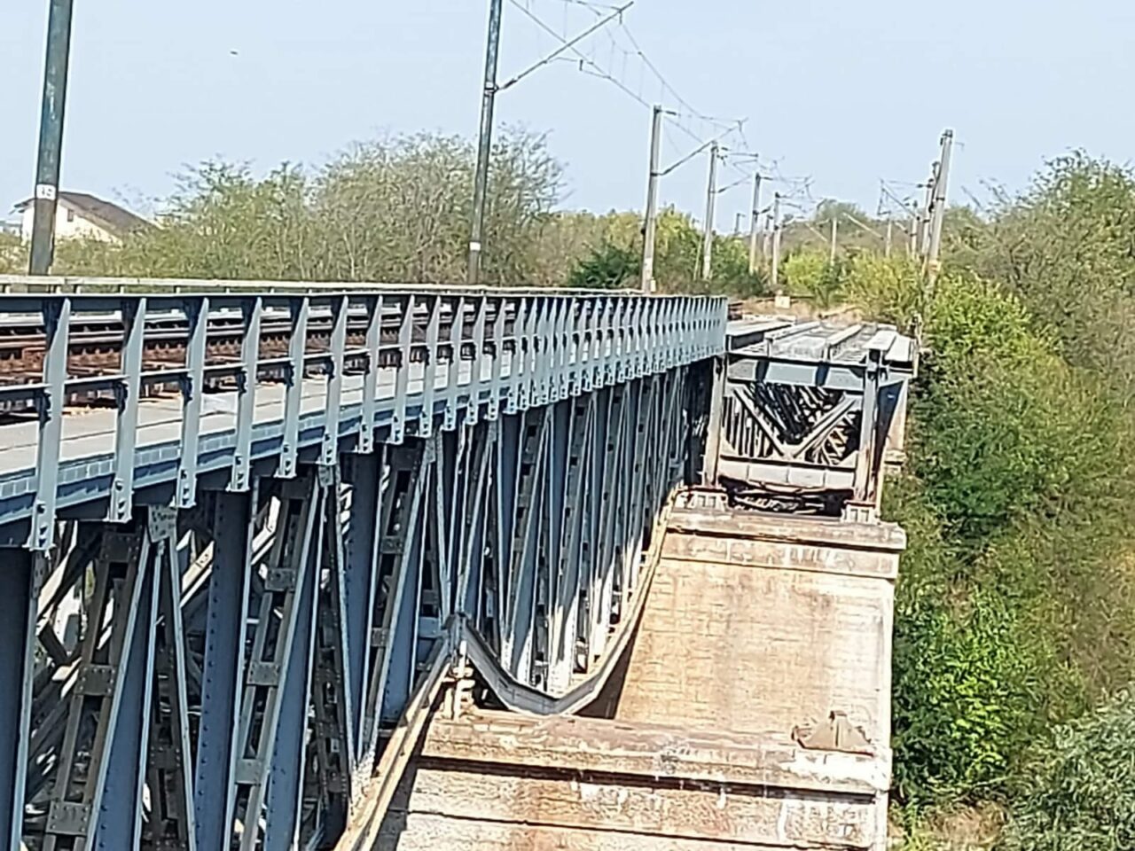 CFR Infrastructură începe lucrări importante pe o linie foarte aglomerată. Călătorii veniți de la București vor fi dați jos într-o haltă!