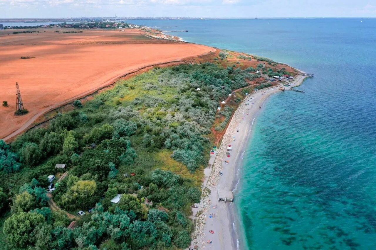Plaja TUZLA, o bijuterie ascunsă, pe litoralul Mării Negre. Ce opțiuni de cazare există în acest colț de paradis