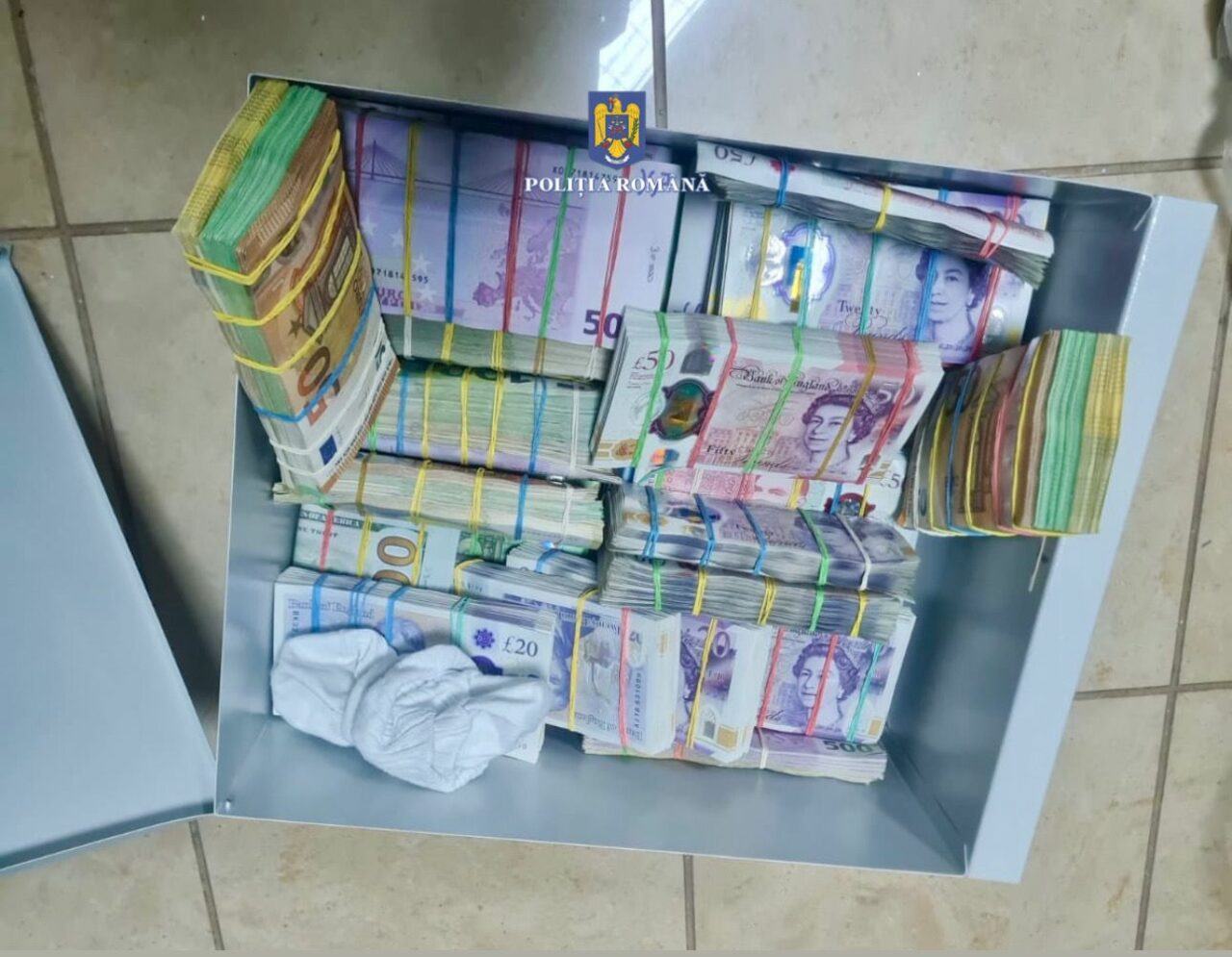 Grupare specializată în CĂMĂTĂRIE și evaziune, destructurată. Victimele își pierdeau casele și mașinile