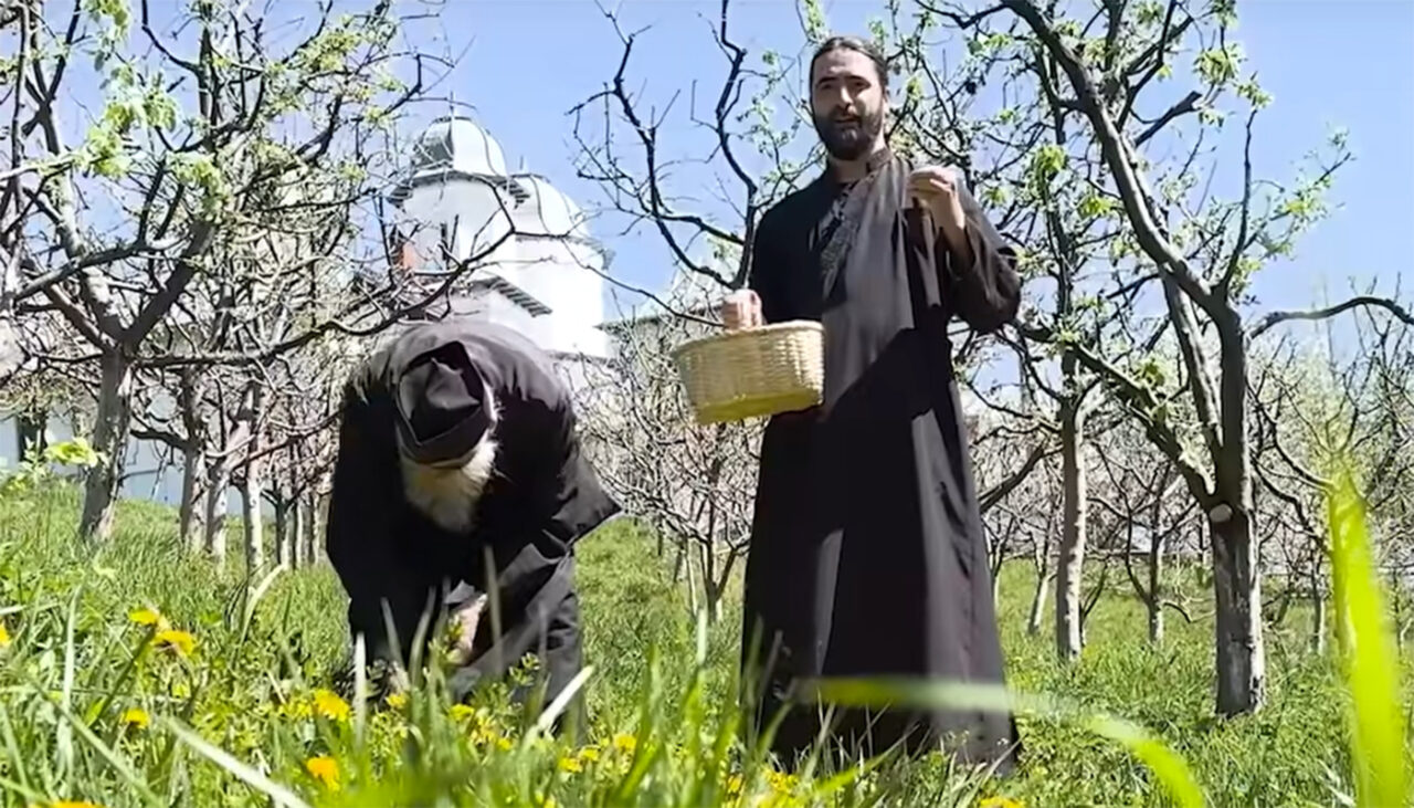 Ce este „elixirul de aur”, afacerea cu care au dat lovitura călugării de la mânăstirea Slănic din Argeș