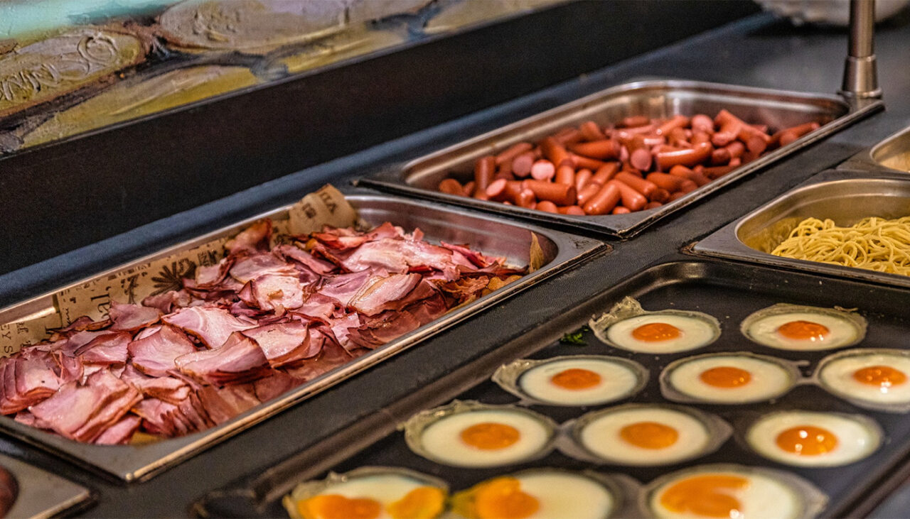 Ce „țeapă” a luat un român la all inclusive în Bulgaria. Ce a primit să mănânce, de fapt: „Oribilă!”