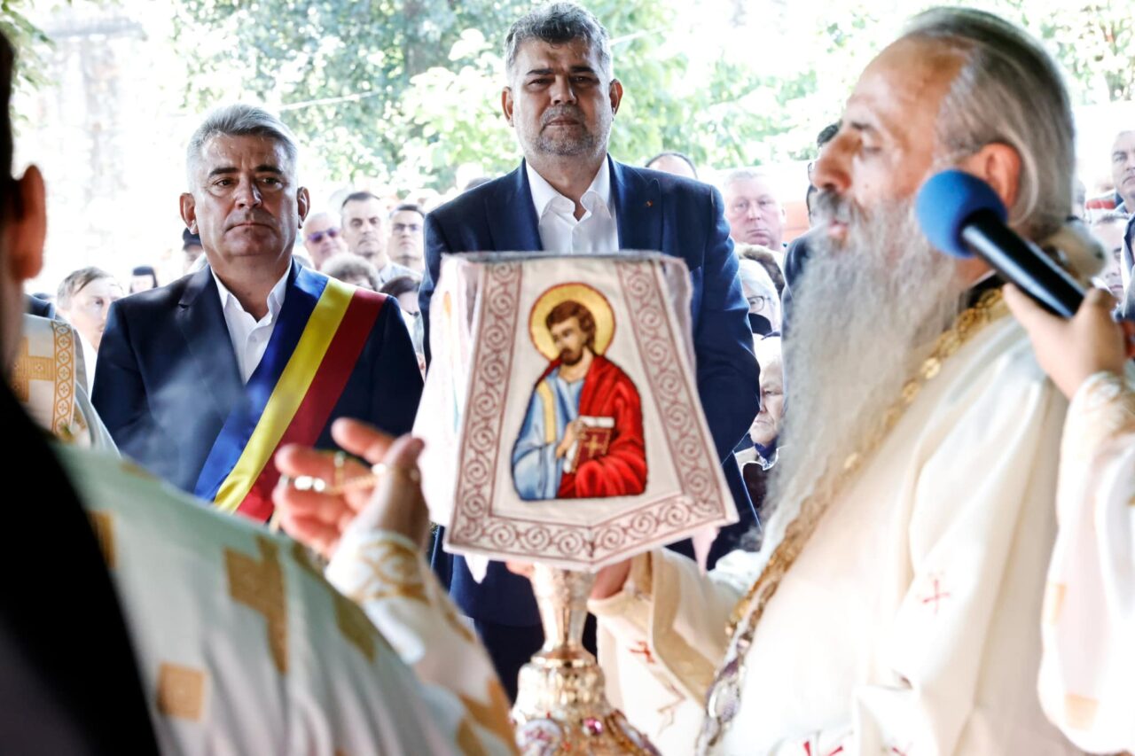 Marcel Ciolacu, după ce a participat la slujba de la mănăstirea Văratec: „Biserica Ortodoxă este stâlpul identității noastre naționale”