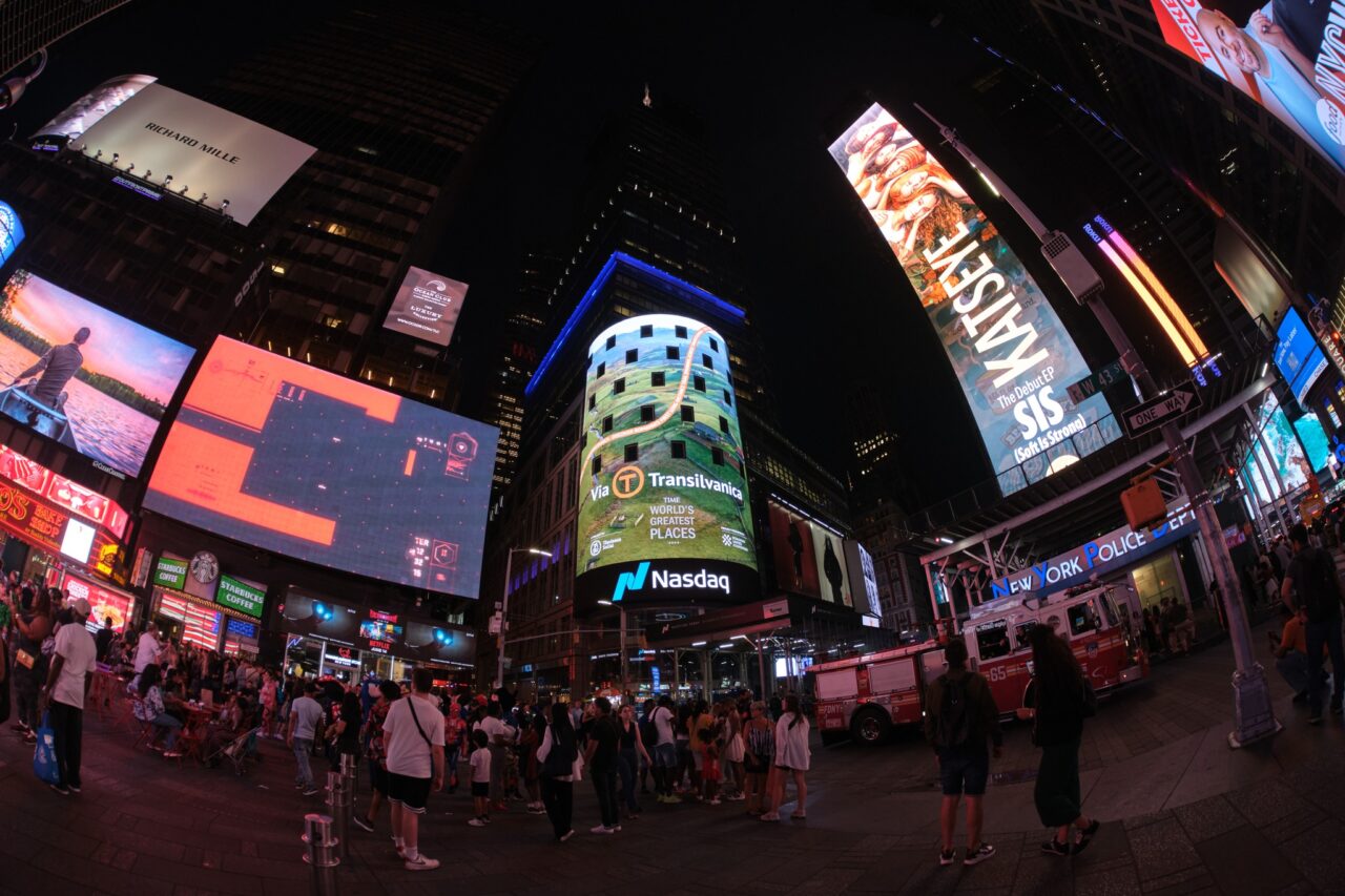 Via Transilvanica, traseul de șase zile din România, a fost promovat la New York, în TIMES SQUARE