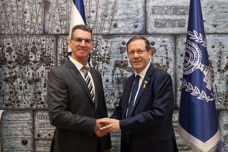 Noul AMBASADOR al Israelului în România, Lior Ben Dor, a sosit la Bucureşti. Părinții și bunicii ambasadorului sunt născuți în România
