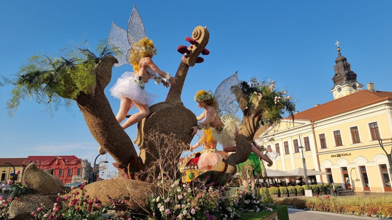 PARADA care a transformat unul dintre cele mai frumoase orașe ale României înt-un tărâm de basm. Turiștii sunt fascinați: „Am văzut doar în poze asta”