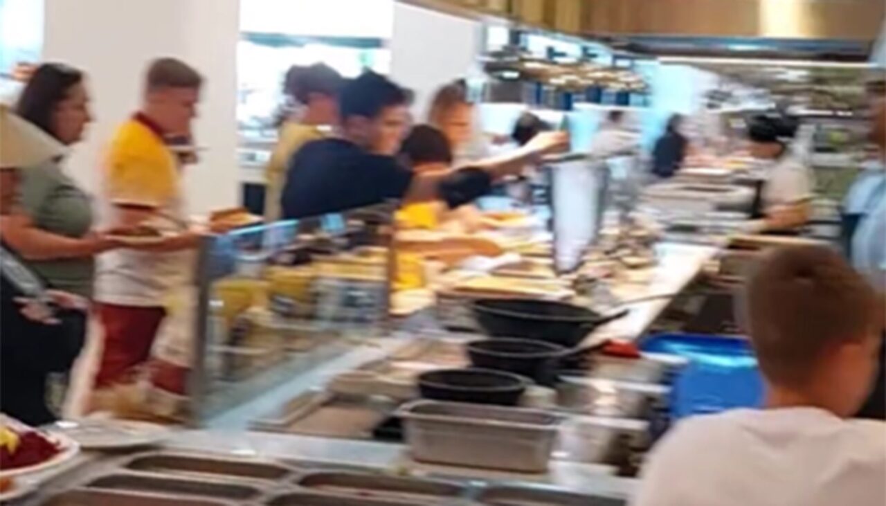 Daniel din Iași a rezervat un concediu într-un hotel de 5 stele din Antalya. Ce a primit să mănânce la „all inclusive”