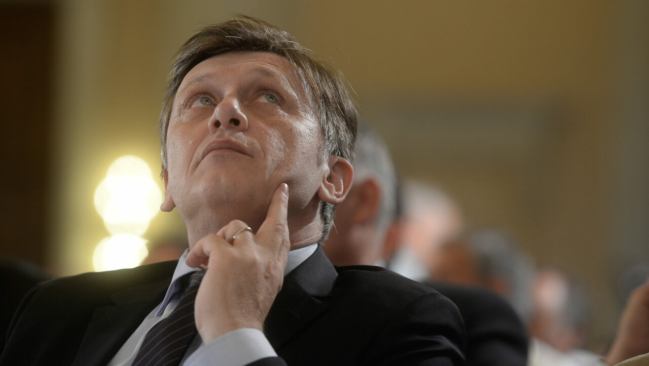 Cu cine va vota CRIN ANTONESCU la prezidențiale? „Unii au scris chiar și câte o CARTE”