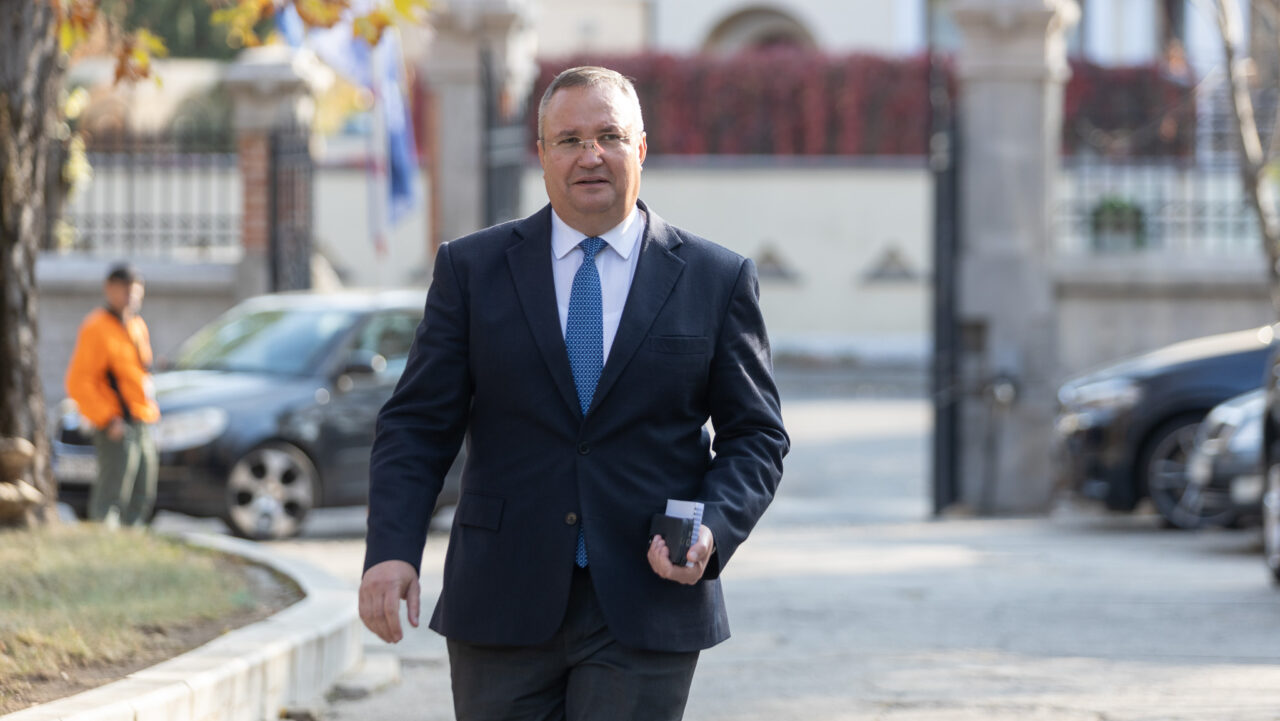 Bani publici pentru ,,panourile Ostașului în slujba țării”. Cum gestionează PNL acest SCANDAL. Liberalii RĂSPUND după ce primesc MESAJUL ,,de dat”