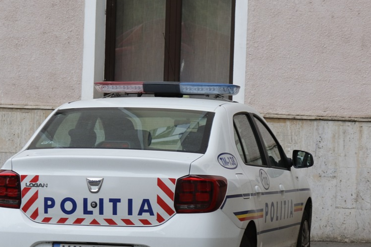 Codul Rutier 2024. Gestul banal pentru care șoferii pot primi o AMENDĂ de până la 3.300 de lei