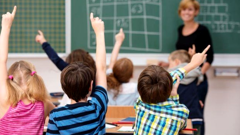 Aproape 3 milioane de elevi încep școala în două săptămâni. Părinții au intrat deja in febra cumpărăturilor. Rechizitele s-au scumpit considerabil