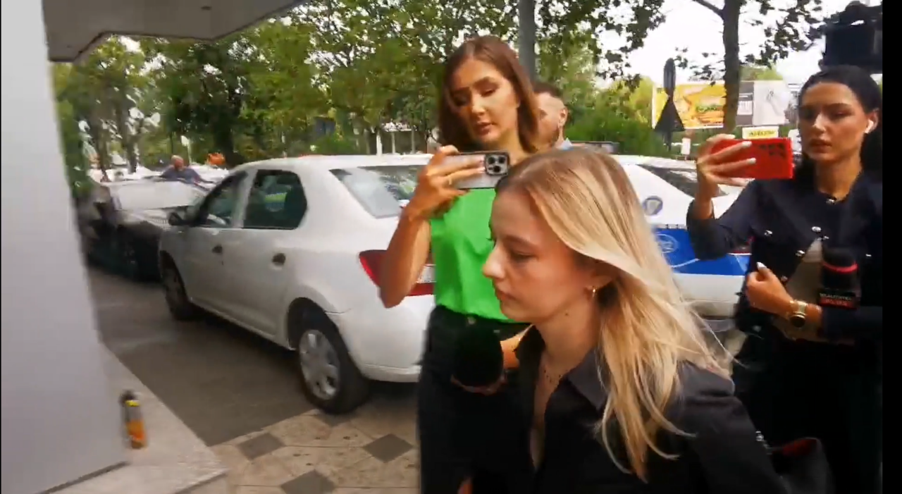 O fostă STUDENTĂ a lui Alfred Bulai este audiată de anchetatori. Profesorul este acuzat de hărțuire sexuală