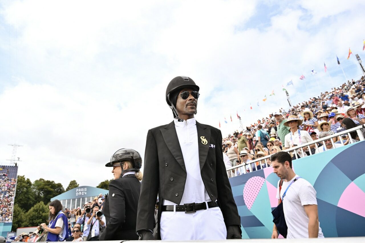 Cântăreţul Snoop Dogg a venit îmbrăcat în CAVALER, la finala de dresaj pe echipe de la JO 2024