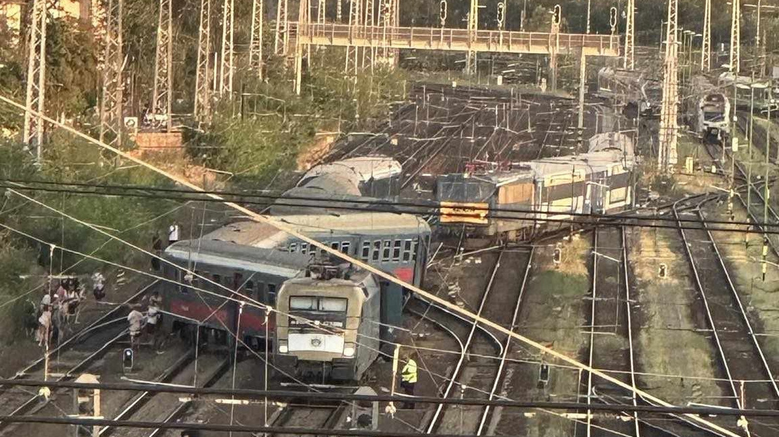 Trenul InterCity de la Cluj-Napoca la Budapesta a deraiat. A fost panică maximă pentru călători: „Totul se zguduia” / Blocaje și anulări de trenuri