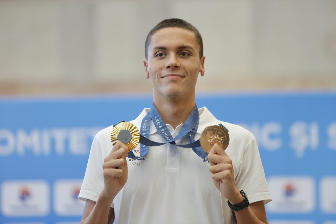 David Popovici, în top! Înotătorul român face parte dintre cei mai BUNI 10 sportivi din Balcani în 2024