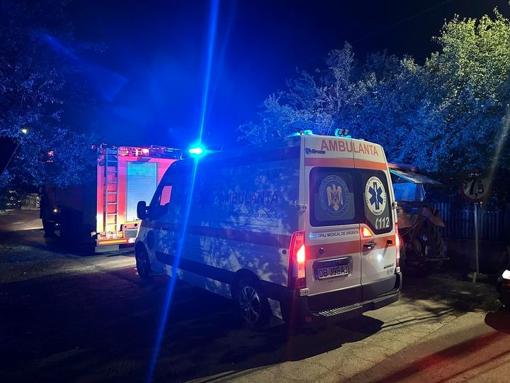 Un bărbat din Dâmbovița a sfârșit strivit de TAVANUL care s-a prăbușit peste el, în timpul nopții