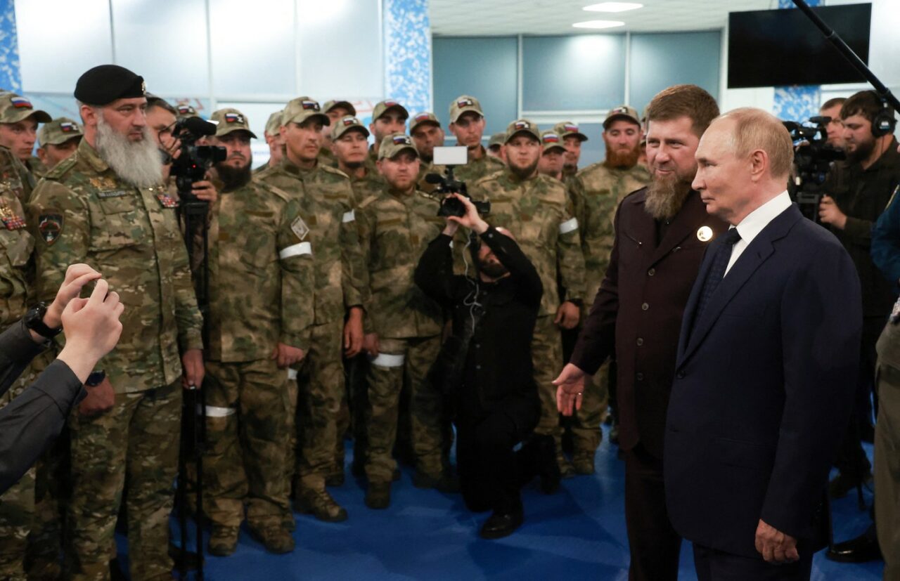 Putin și Kadîrov au inspectat trupele și voluntarii ceceni care se pregătesc să lupte împotriva Ucrainei