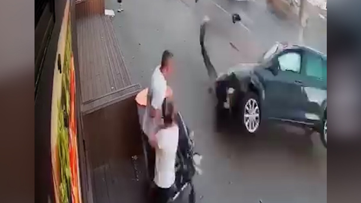 Scene de COȘMAR la Galați. Doi părinți și un bebeluș au trecut la 10 centimetri de MOARTE