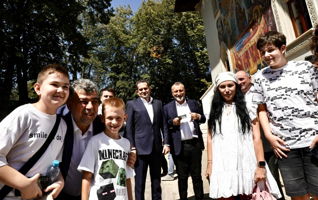 Marcel Ciolacu, de la mănăstirea Văratec: „Biserica Ortodoxă este stâlpul identității noastre naționale. Nu are NICIO legătură cu candidatura”