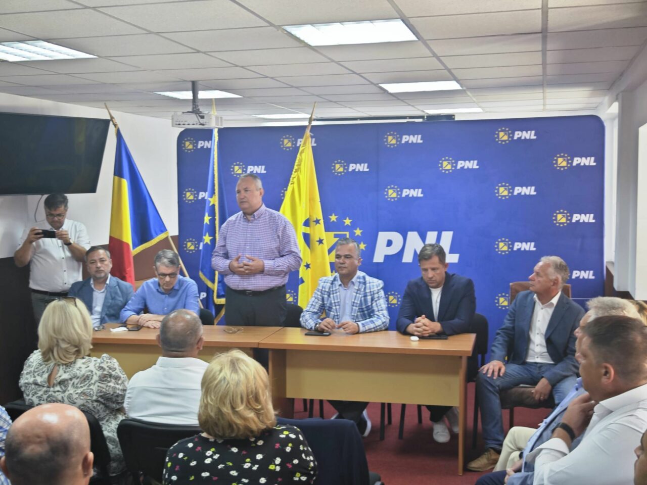 Nicolae CIUCĂ și ministrul Adrian VEȘTEA, la Brașov/ „Vom demonstra că PNL rămâne forța politică capabilă”