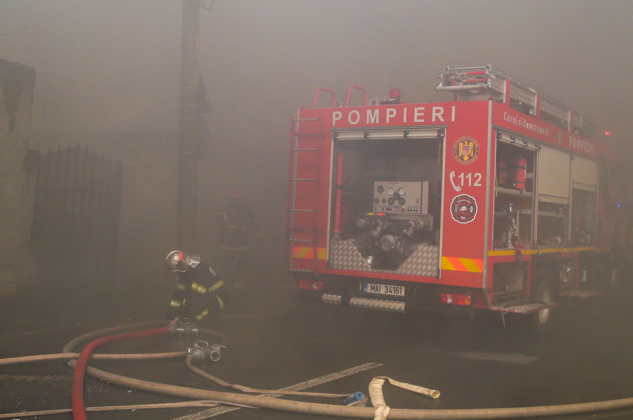 Incident tragic în Capitală. Un bărbat a murit ars de viu după ce a pornit AERUL CONDIȚIONAT. Greșeala fatală care a dus la incendiu