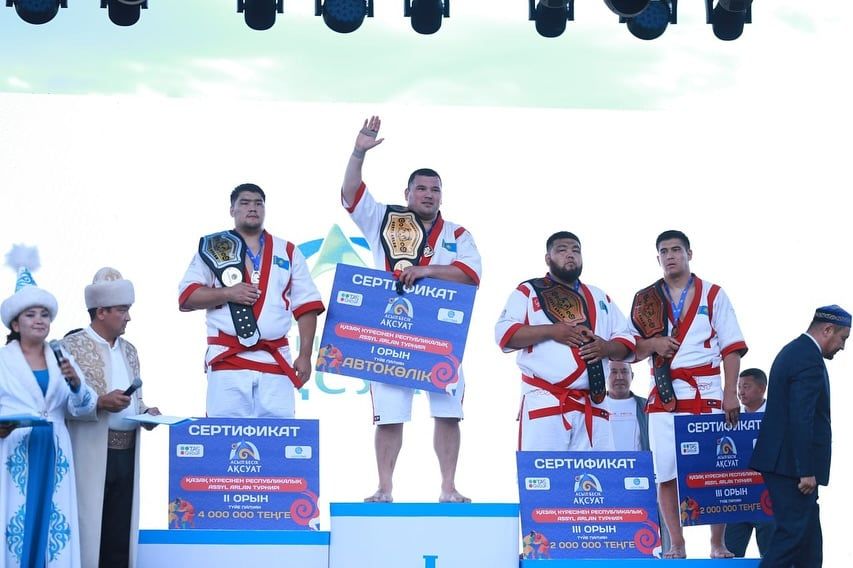 Premii fabuloase la curse de cai și lupte kazahe. A concurat și un CAMPION judoka. Ce a câștigat