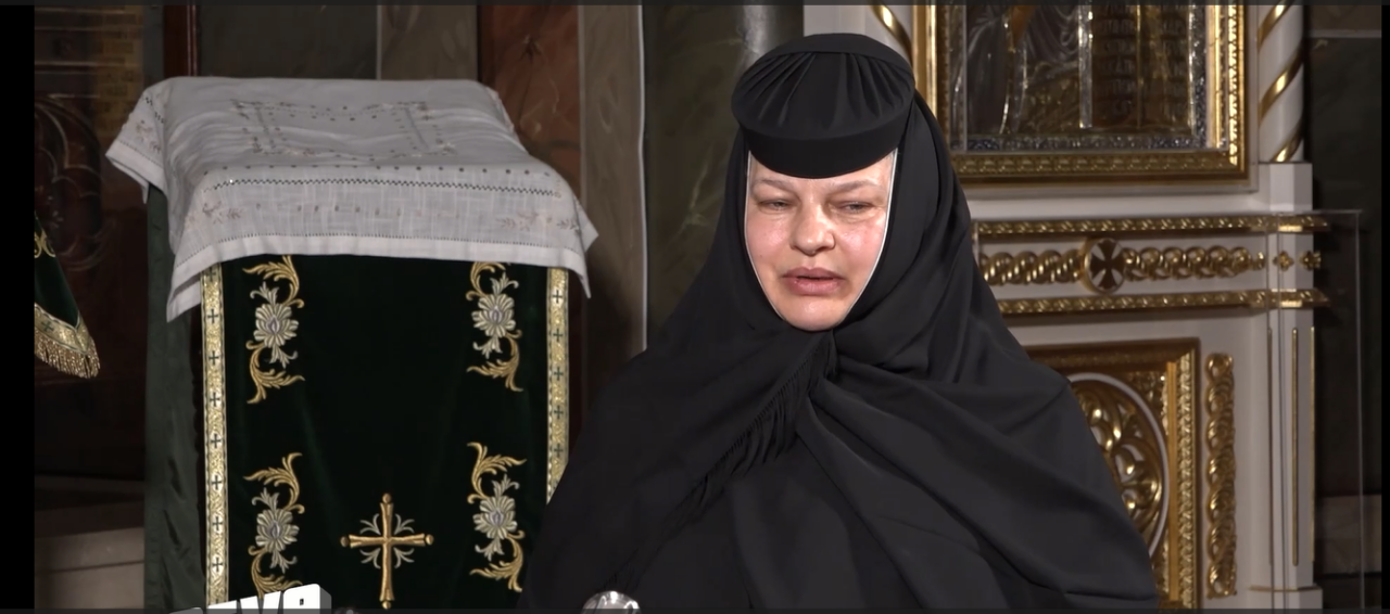 Maica Cipriana, de la Mânăstirea Ghighiu, a spus care este RUGĂCIUNEA de care trebuie să ne lipim inima: „Ideea e să-ți raportezi viața la Dumnezeu”