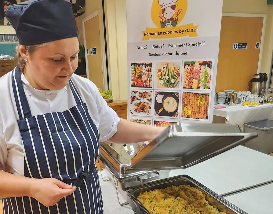 Româncă din Iași, afacere de SUCCES în Anglia. A câștigat în două zile cât alții într-o lună, din comerțul online cu mâncare tradițională din Moldova