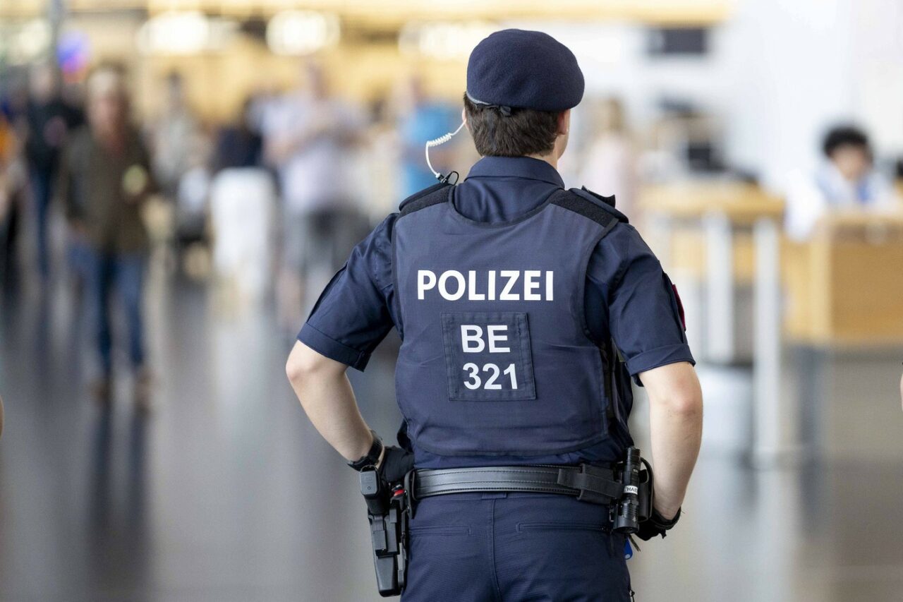 Român din Austria, acuzat că a FURAT mii de euro de la persoana pe care o îngrijea. A fost reținut în timp ce se îndrepta spre țară