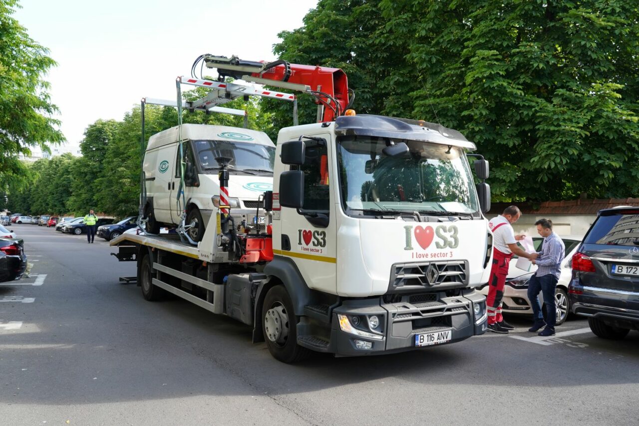 Număr uriaș de mașni ridicate în Sectorul 3, de la începutul anului și până acum. Primăria a încasat aproape 2 milioane de lei