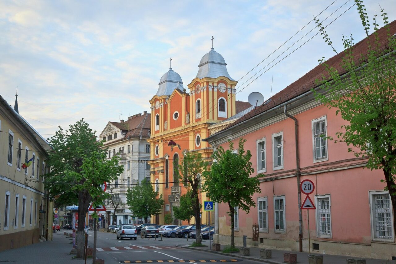 Suma colosală pe care o cere proprietara unui APARTAMENT din Cluj pentru închiriere pe perioada festivalului Untold: „Mi-e jenă că sunt clujean”