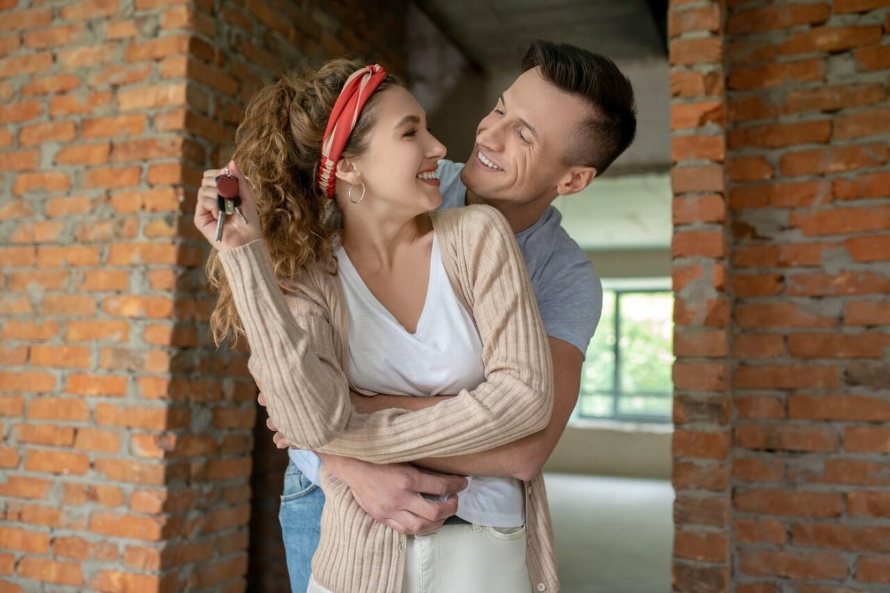 Ireal cât a ajuns să coste o GARSONIERĂ în Cluj! Cu acești bani îți cumperi apartament cu 3 camere mobilat în București sau vilă în Ilfov