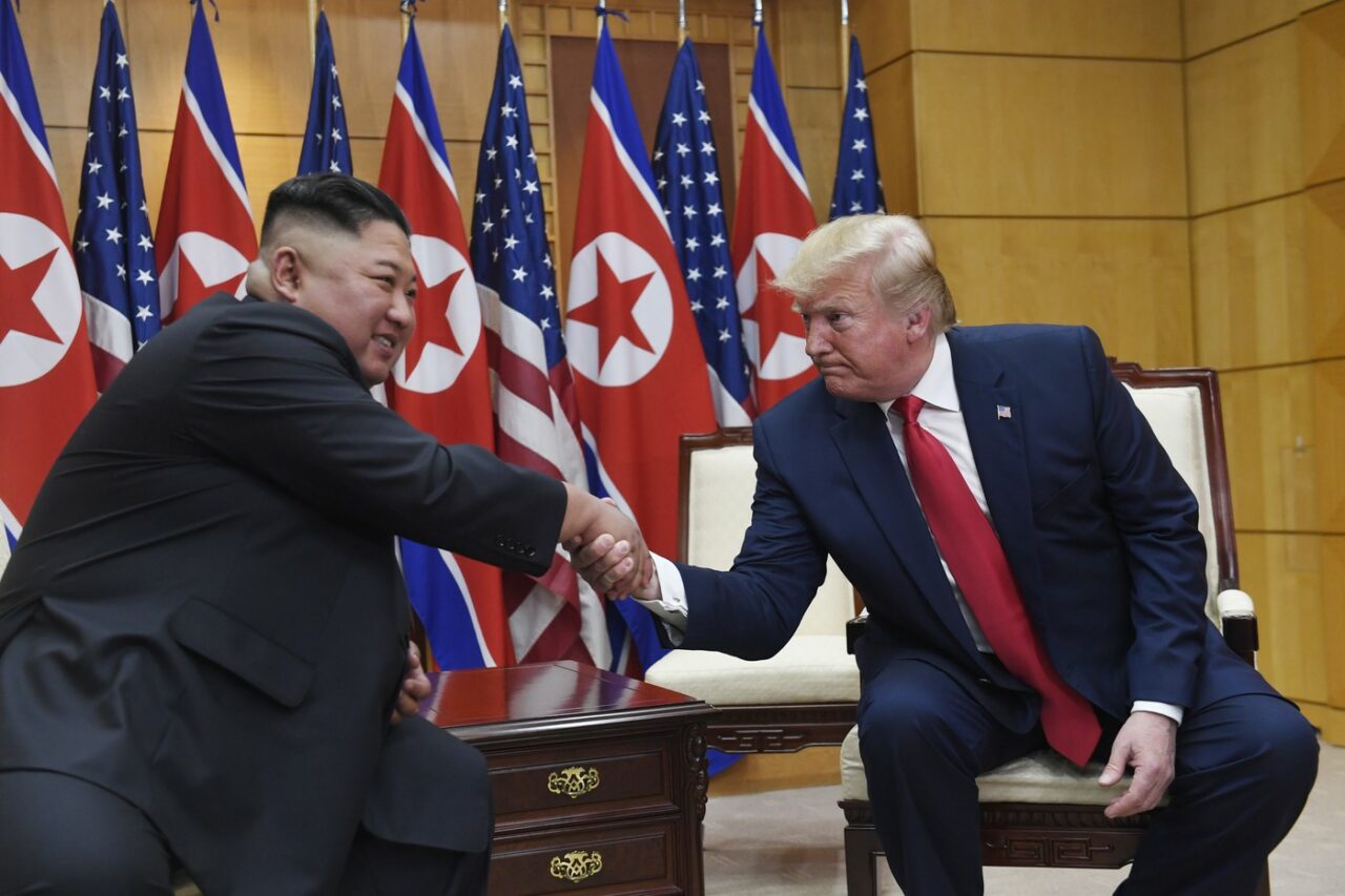 REUTERS: Coreea de Nord ar fi de acord să reînceapă discuțiile despre dosarul nuclear dacă Donald Trump câștigă alegerile din SUA